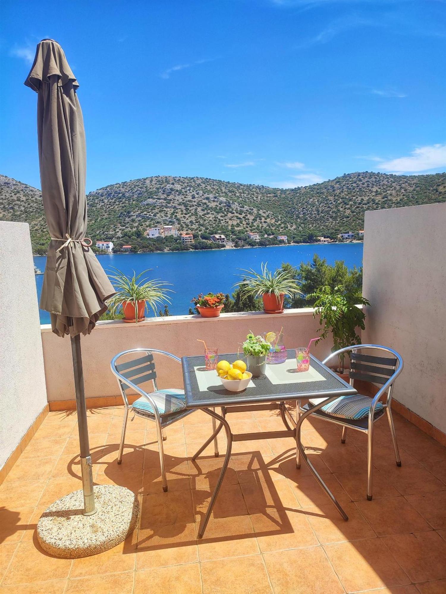 Apartments Vesna Lastovo エクステリア 写真